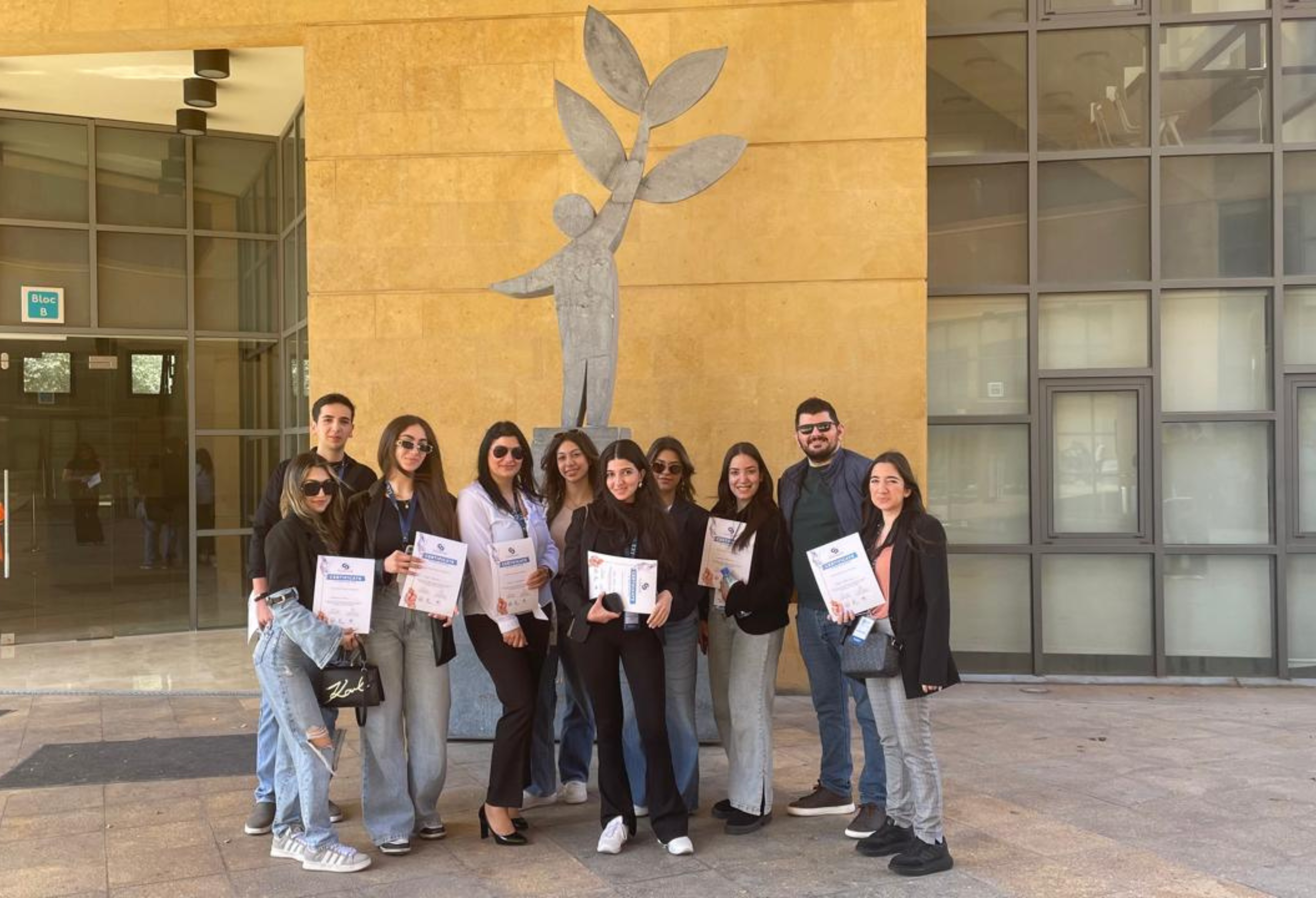 Graphic Designers Students participated in AI